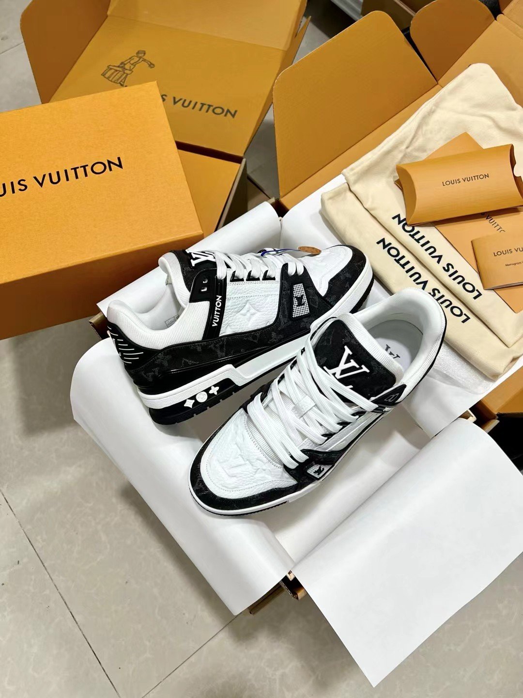 Louis Vuitton Chunky Trainer Sneakers – Black & White - Image 7