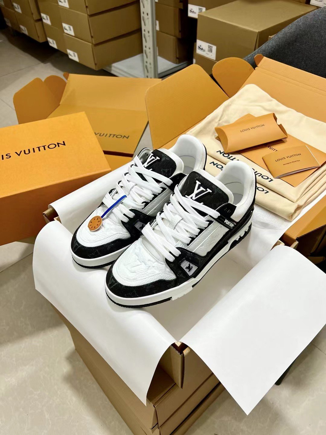 Louis Vuitton Chunky Trainer Sneakers – Black & White - Image 8