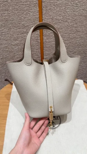 Hermès Picotin Lock 18 – Béton (Clemence Leather