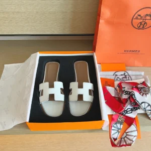 Hermès Oran Leather Sandals – White