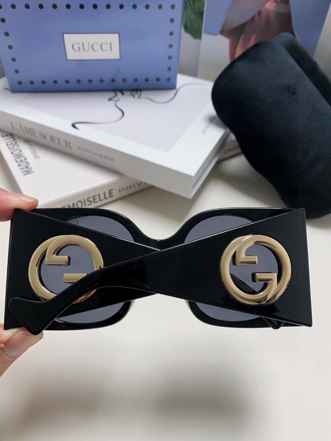 Gucci Oversized Square Sunglasses with GG Emblem - Image 6
