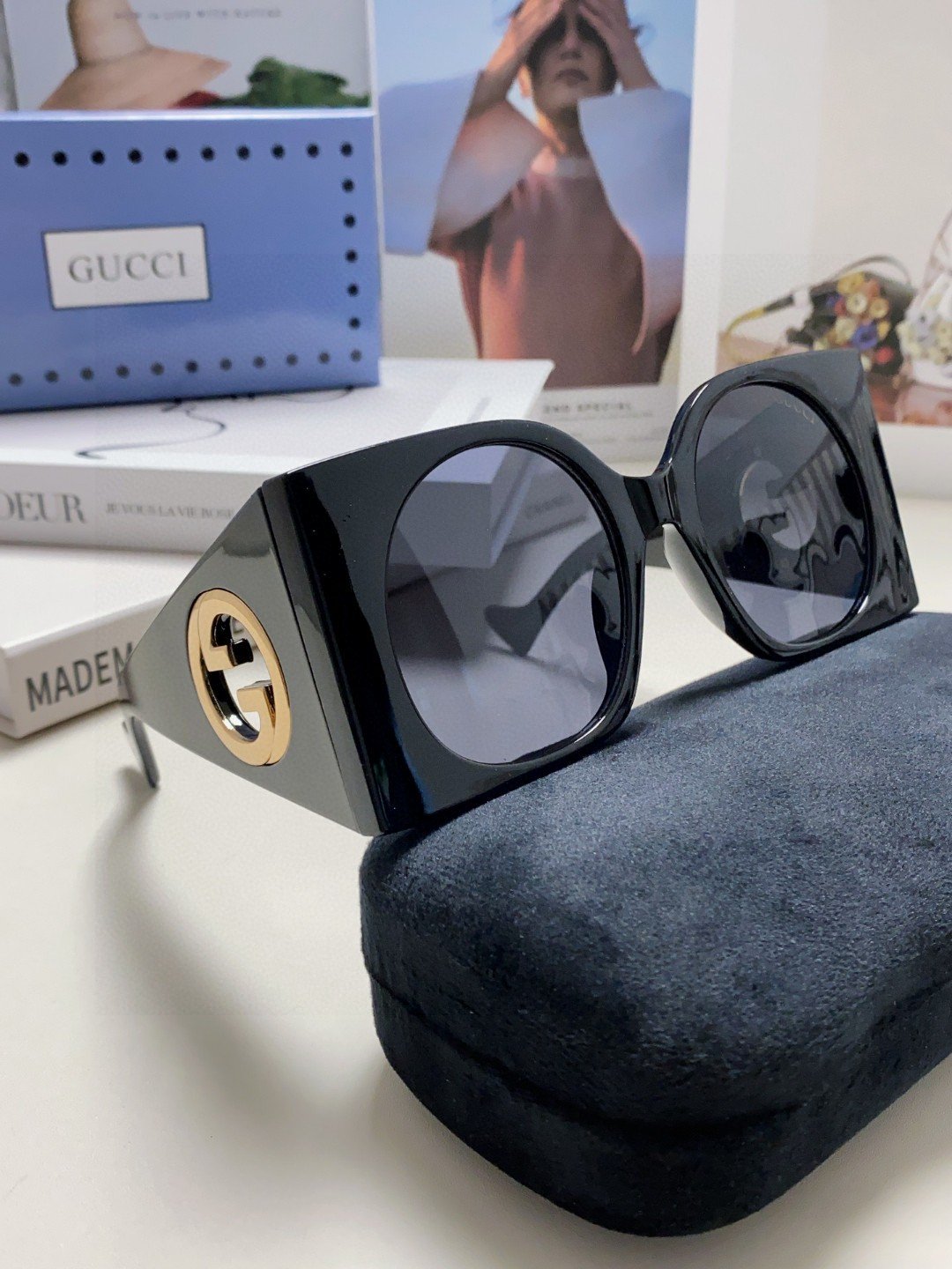 Gucci Oversized Square Sunglasses with GG Emblem - Image 4