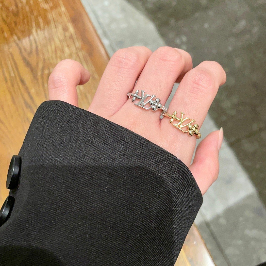 Louis Vuitton LV Initials Ring - Image 9