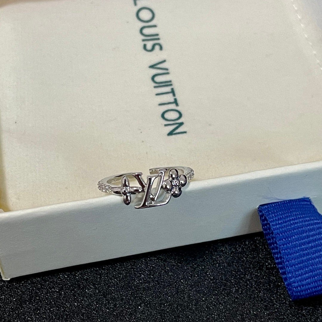 Louis Vuitton LV Initials Ring - Image 5