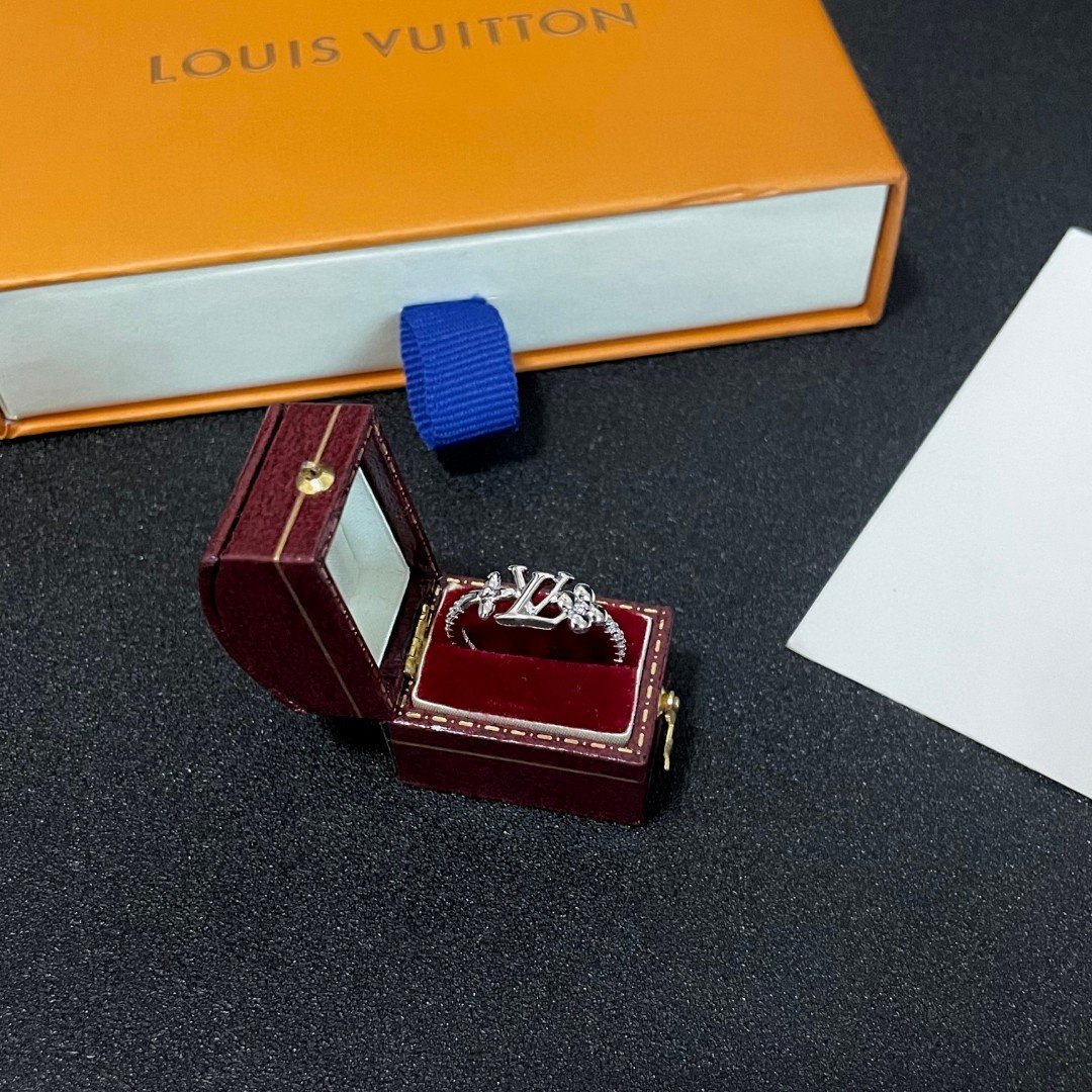 Louis Vuitton LV Initials Ring - Image 3