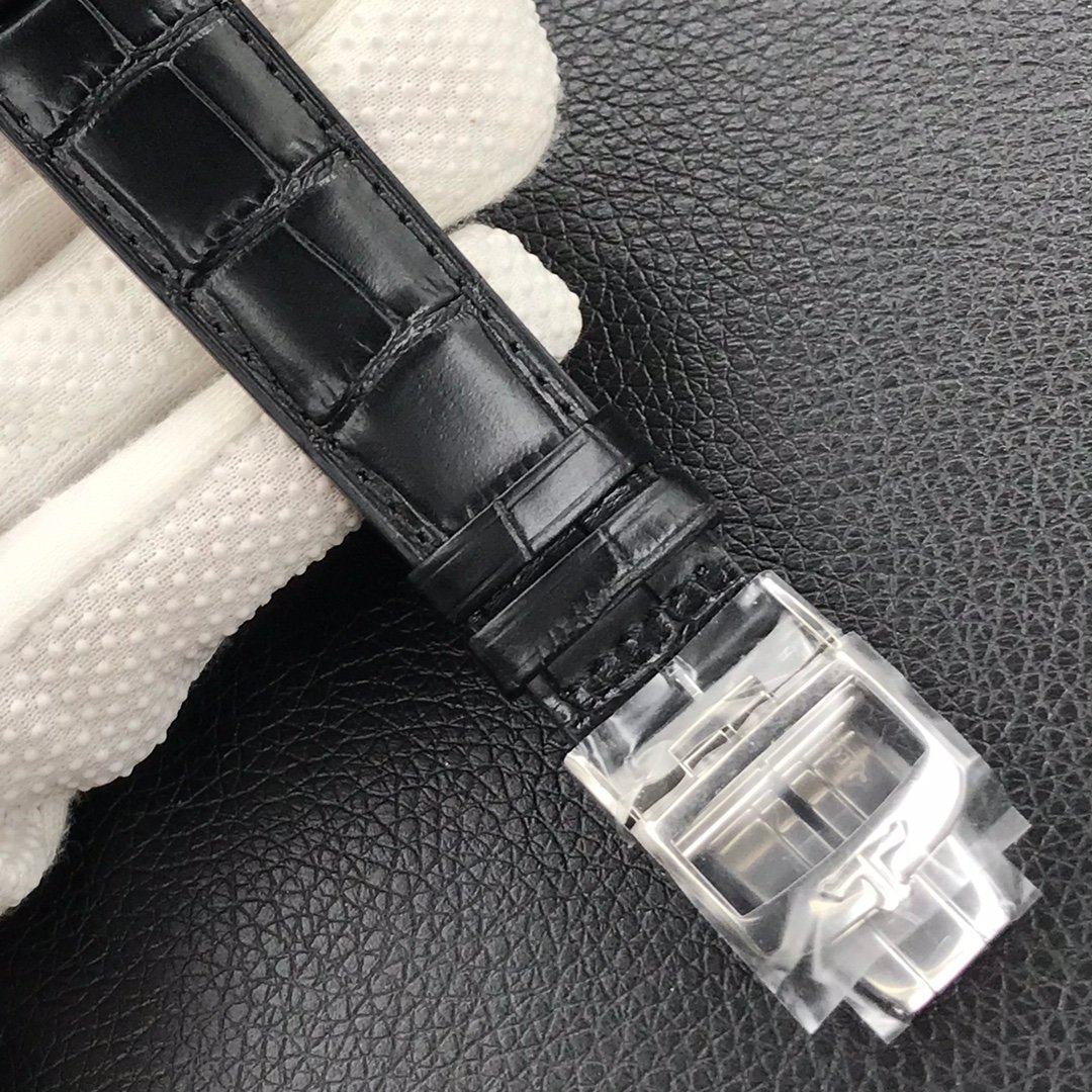 Jaeger-LeCoultre Master Ultra Thin Moon 39mm Watch - Image 3
