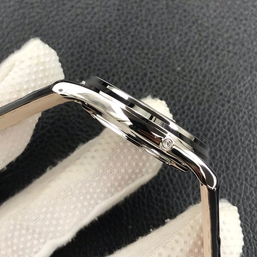 Jaeger-LeCoultre Master Ultra Thin Moon 39mm Watch - Image 5