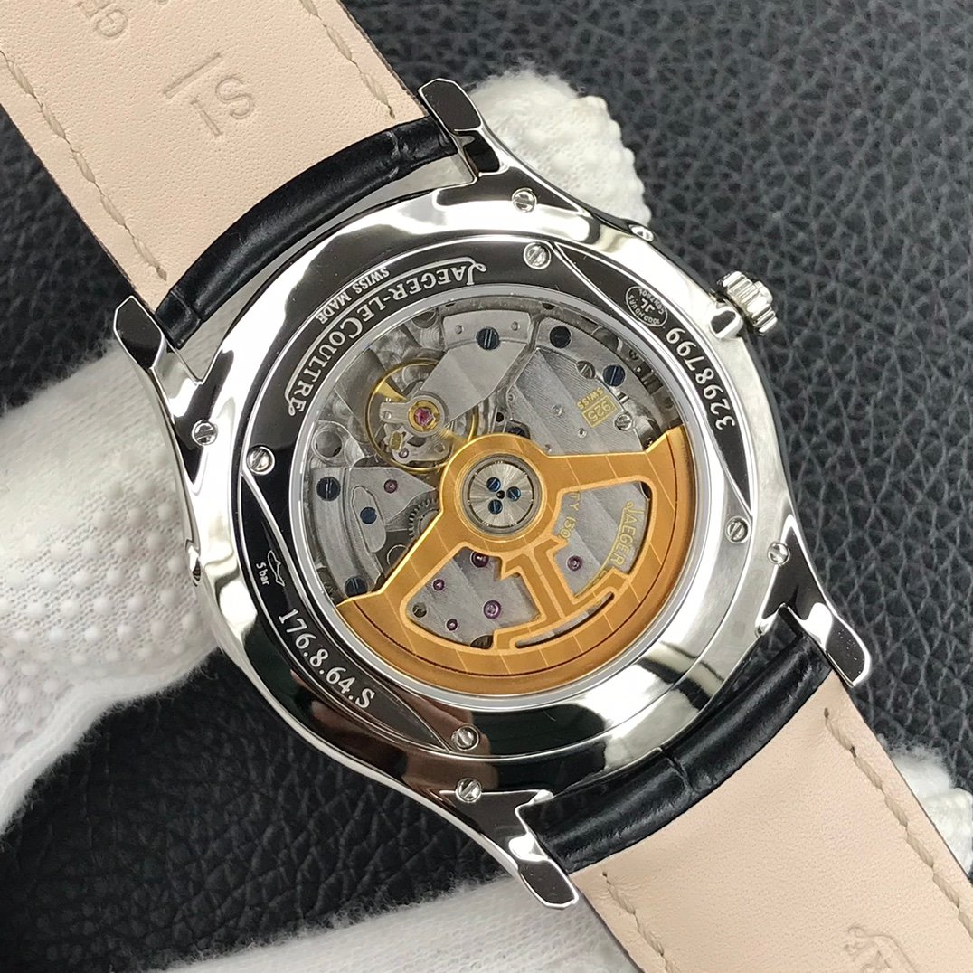 Jaeger-LeCoultre Master Ultra Thin Moon 39mm Watch - Image 4