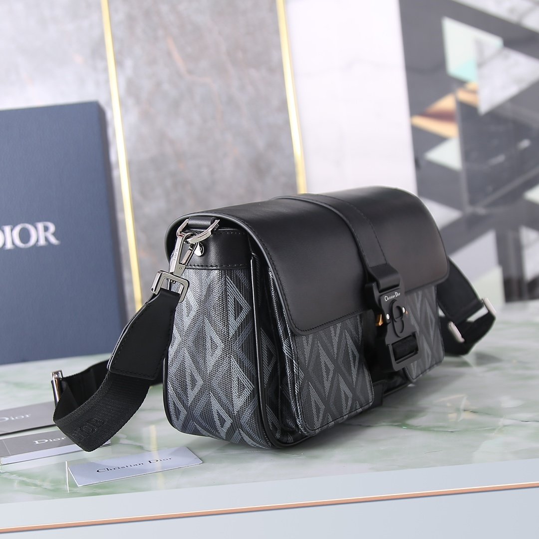 Dior Hit the Road Shoulder Bag - Image 8