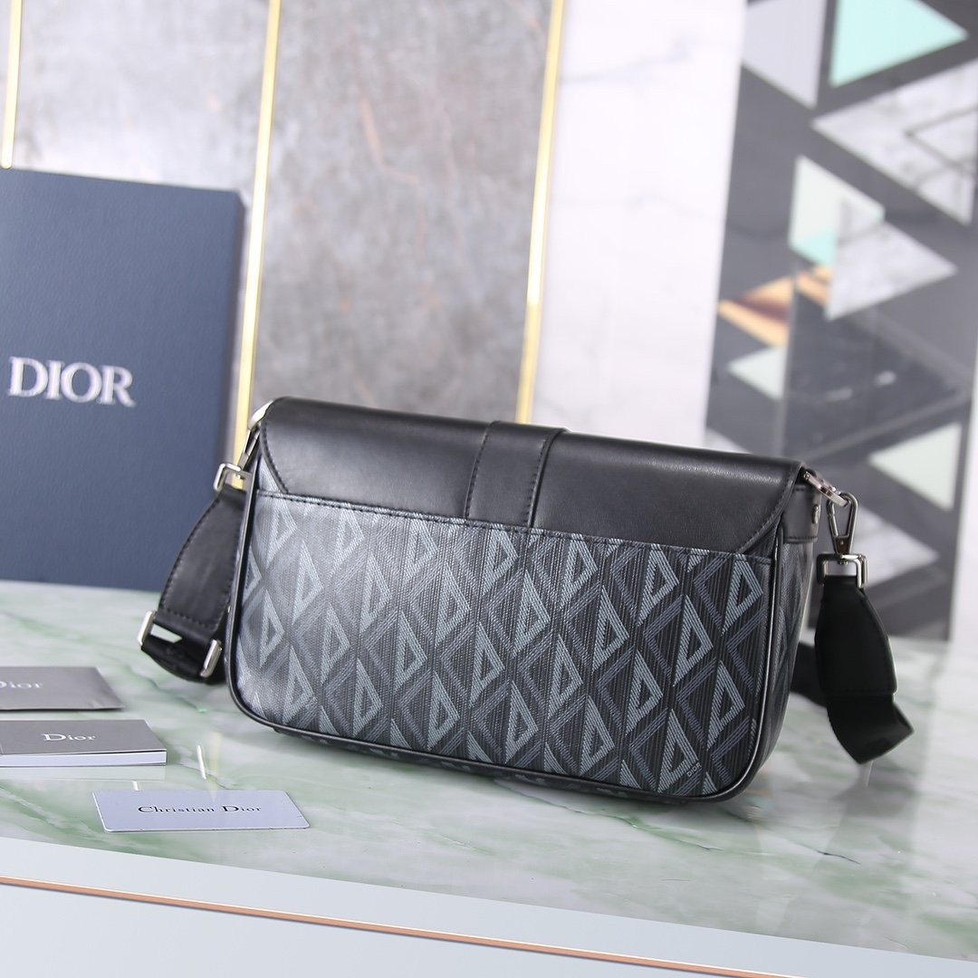 Dior Hit the Road Shoulder Bag - Image 7