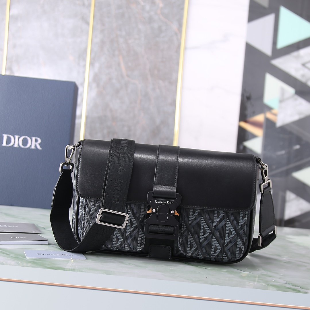 Dior Hit the Road Shoulder Bag - Image 9