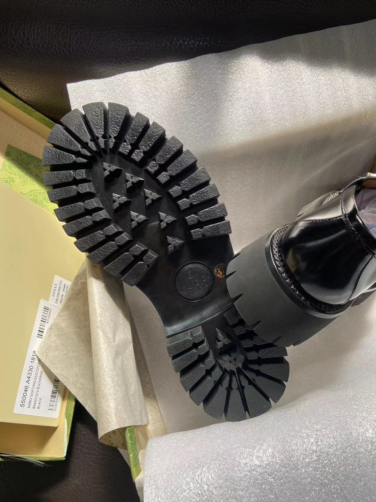 Gucci Interlocking G Chain Leather Loafers - Image 4