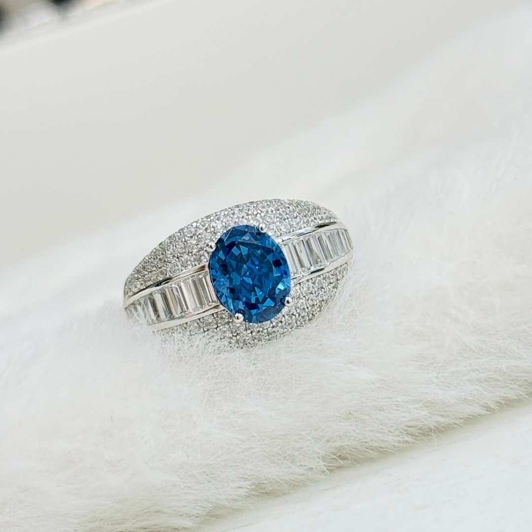 Royal Blue Sapphire & Diamond Band Ring - Image 2