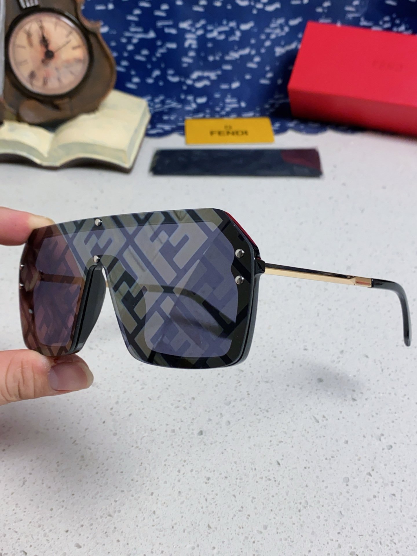Fendi 2025 Oversized Square-Frame Sunglasses - Image 6