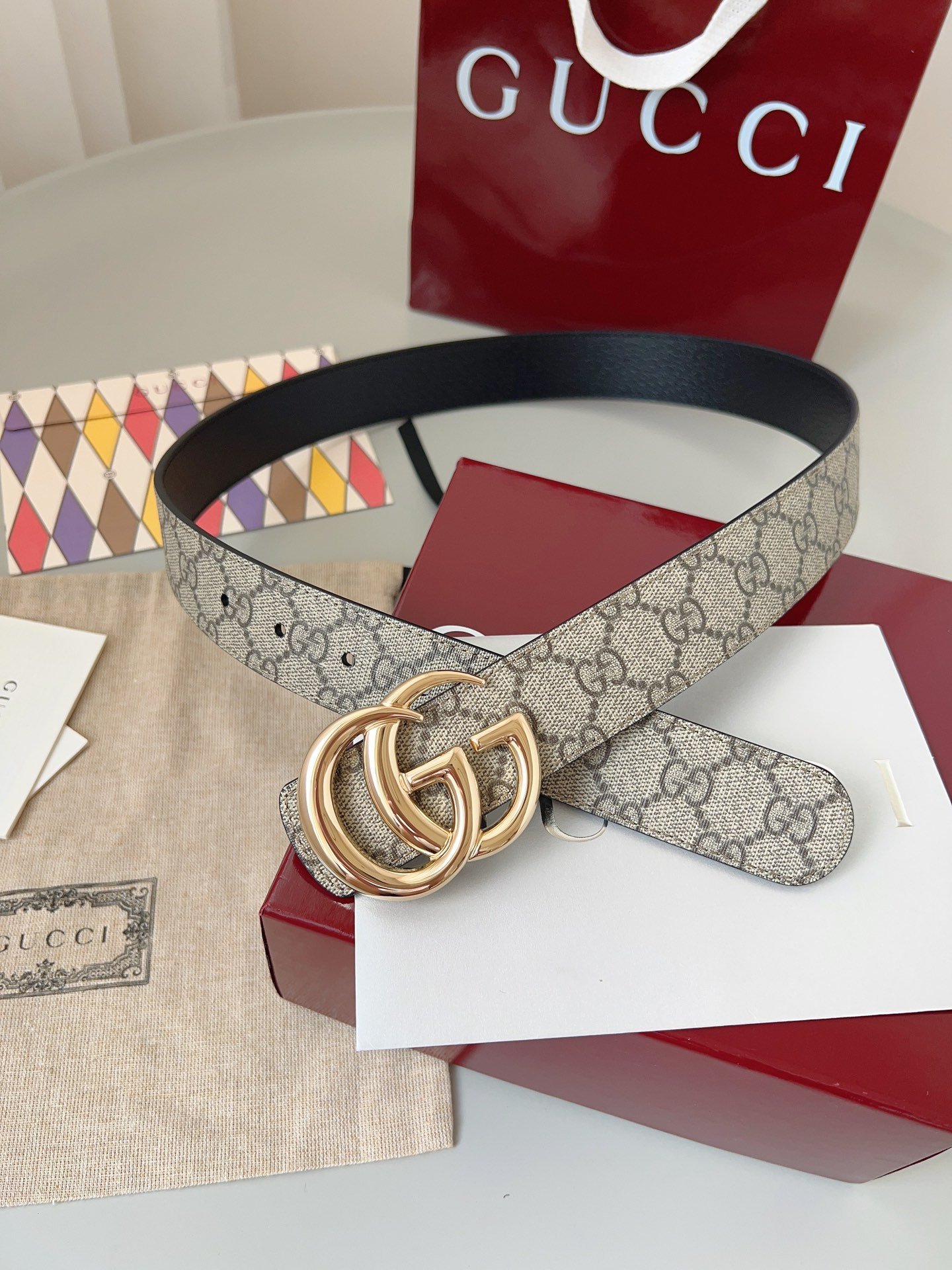 Gucci GG Leather Narrow Reversible Belt with Double G Buckle - Image 4