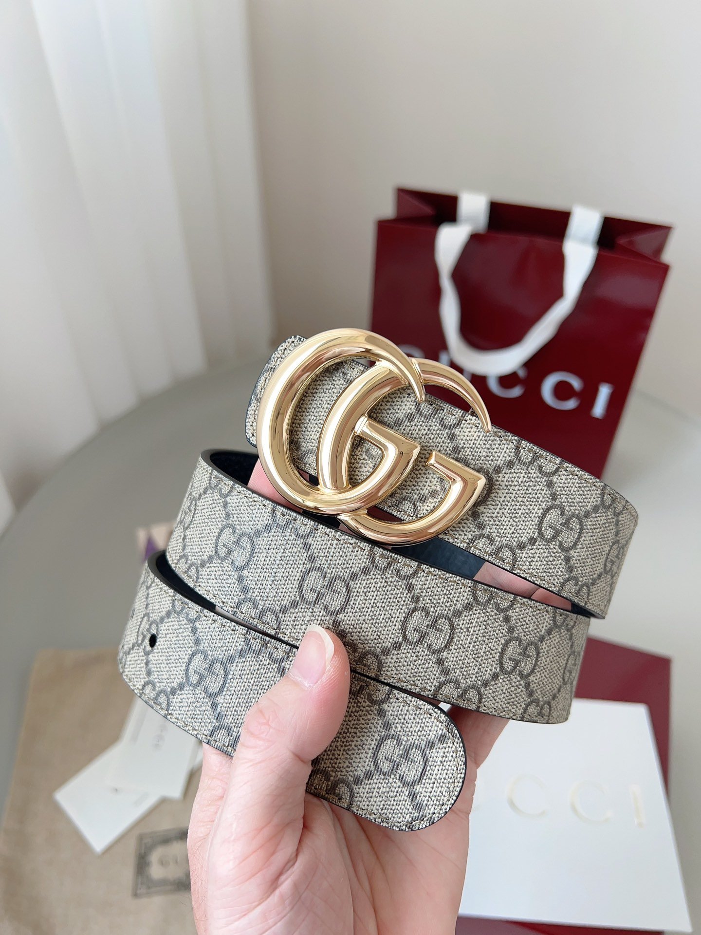 Gucci GG Leather Narrow Reversible Belt with Double G Buckle - Image 3