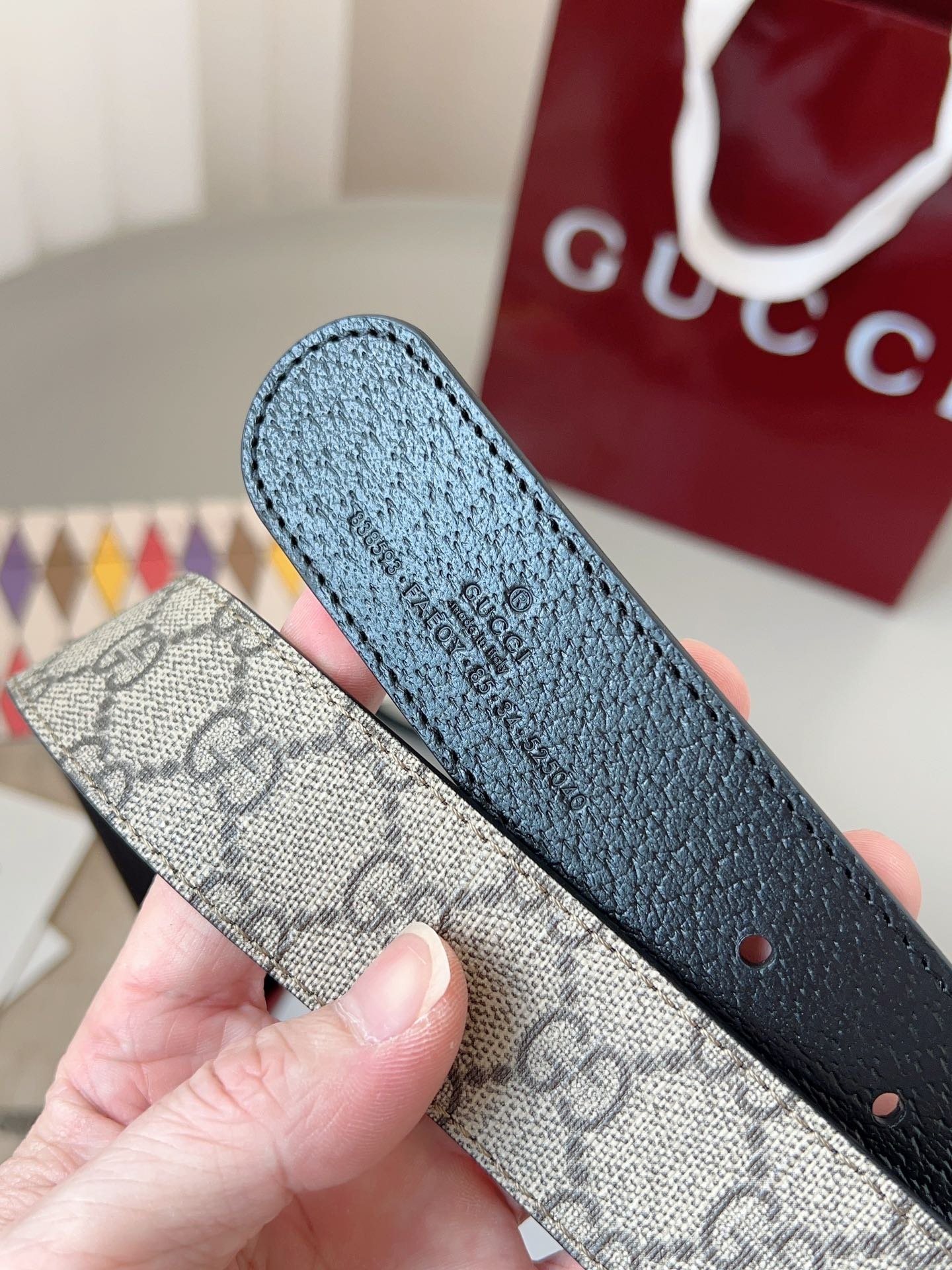 Gucci GG Leather Narrow Reversible Belt with Double G Buckle - Image 9