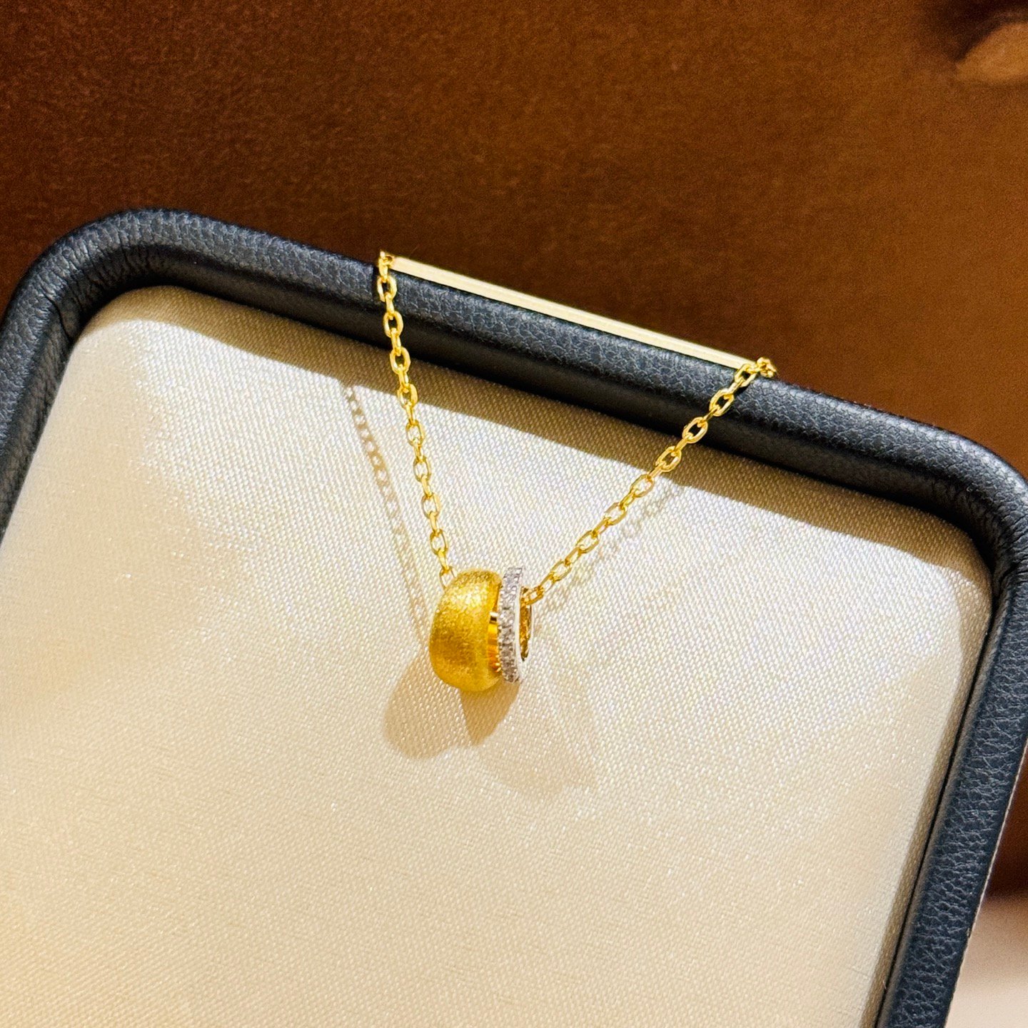 A6742 Double-Ring Gold Pendant Necklace - Image 5