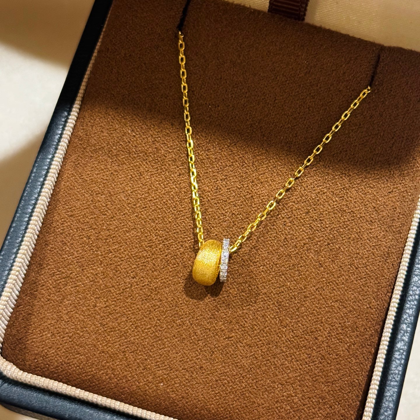 A6742 Double-Ring Gold Pendant Necklace - Image 2