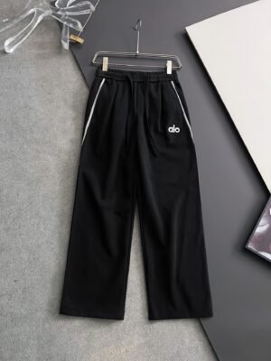 Alo 2025 Straight-Leg Casual Pants – Black