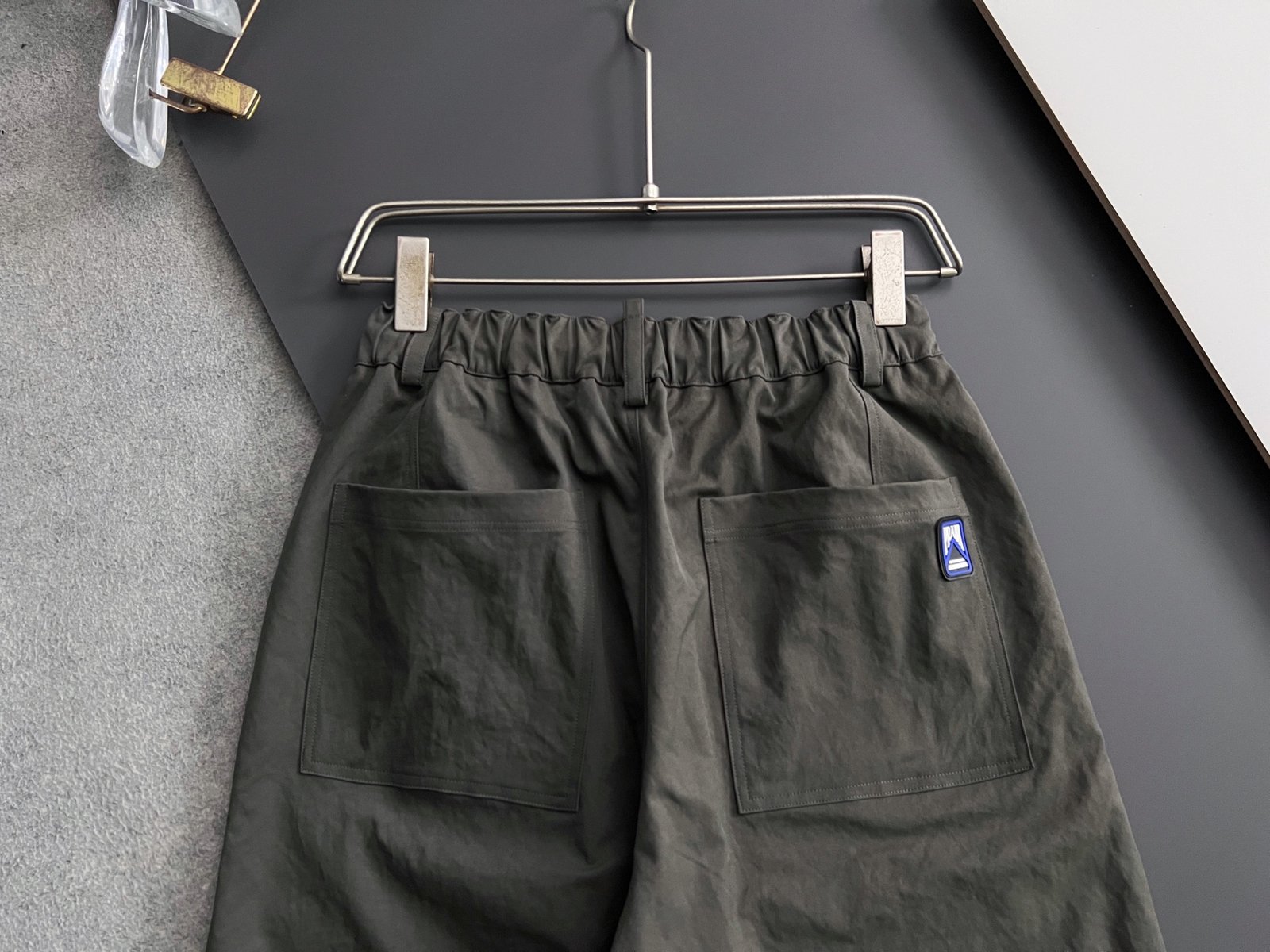 Prada 2025 Straight-Leg Casual Pants – Olive Green - Image 2