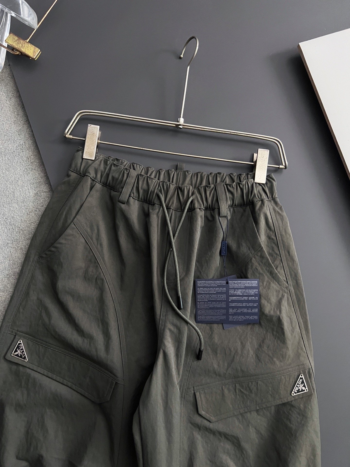 Prada 2025 Straight-Leg Casual Pants – Olive Green - Image 3