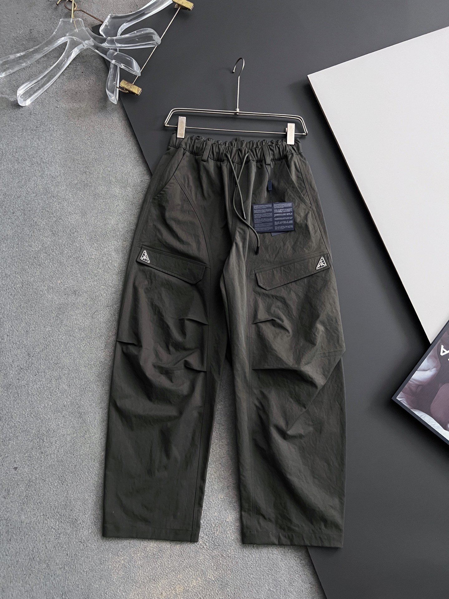 Prada 2025 Straight-Leg Casual Pants – Olive Green - Image 10